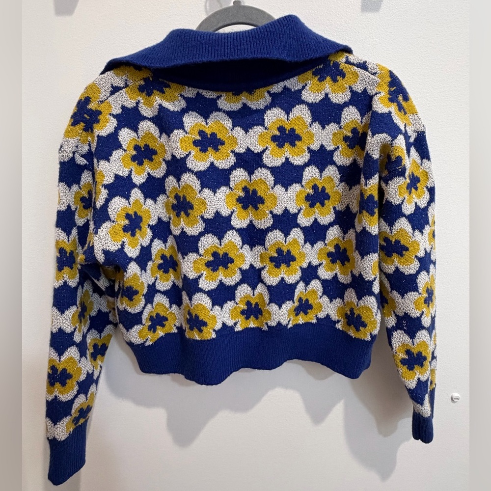 En Crème Floral Patterned Blue and Yellow Women's Cropped Sweater - Picture 3 of 4